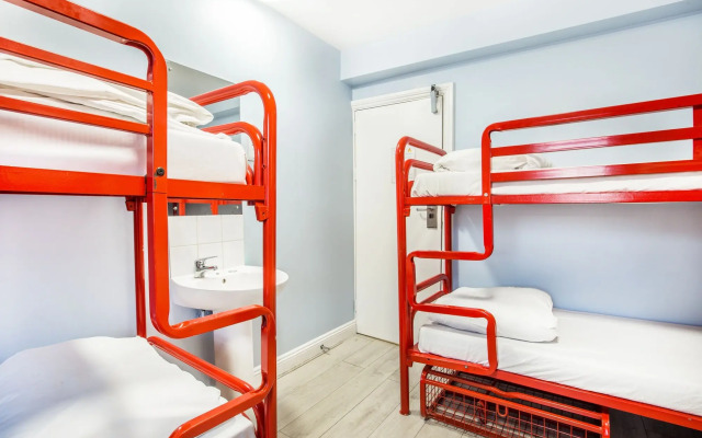 Astor Victoria Hostel - Adults Only