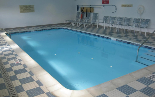 Country Inn & Suites by Radisson, Dearborn, MI
