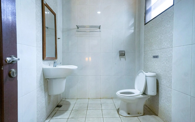 RedDoorz @ Avros Guest House Medan