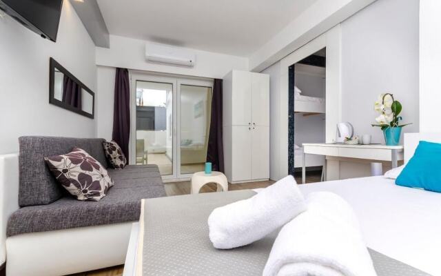Room-all Saints Suites B&b Kastela