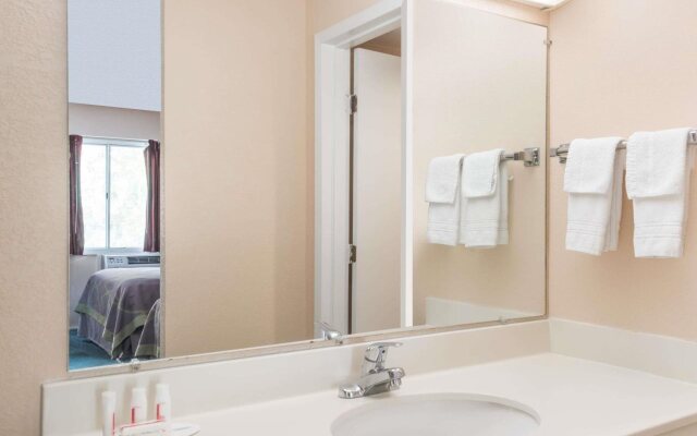 Days Inn by Wyndham Lenox MA