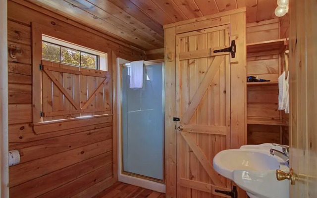 A Stellar 2bed 2bath Minutes to Parkway