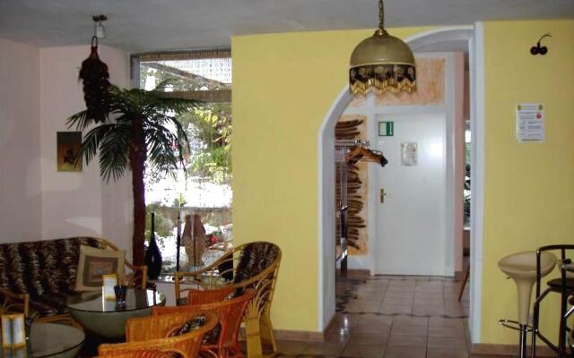 Hotel Adenia