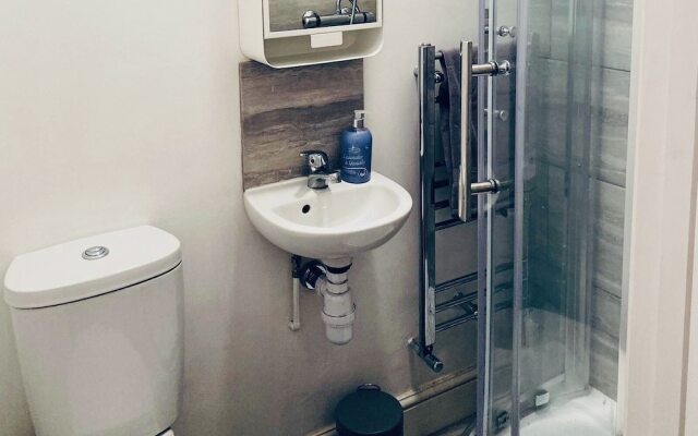 Inviting 7-bed House in Coventry City Centre