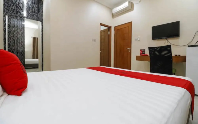 RedDoorz Syariah Plus near Dharmawangsa