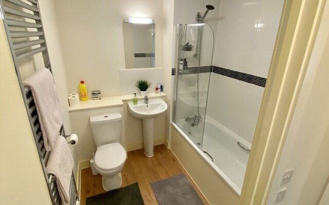Luxury Brand New 6ppl Apartment, Cambridge Station