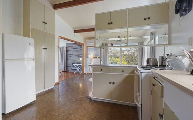 Dazzling Mairangi Bay Retreat Sea Views