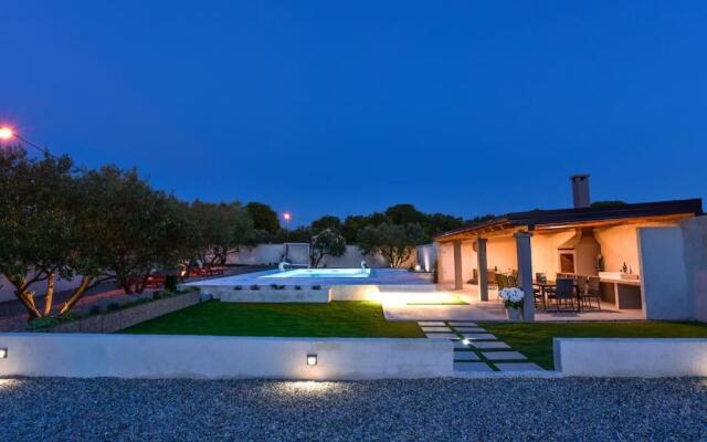 Ana, House with pool