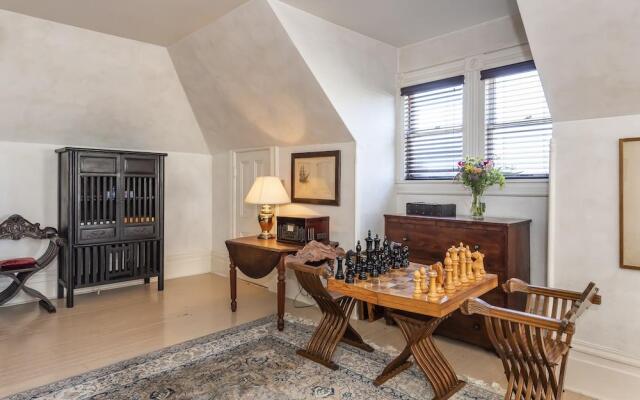 Chateau Tivoli Bed and Breakfast