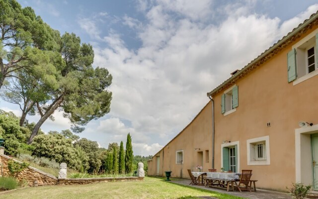 Secluded Holiday Home in Rustrel With Swimming Pool