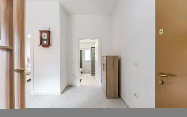 Elegant Apartment Comfort in Shkod r s Heart