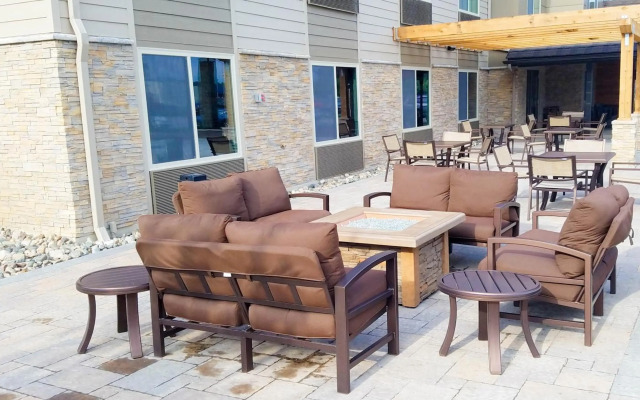 Country Inn & Suites by Radisson, St. Cloud West, MN