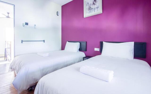 Explore 4BR Gardenhouse Retreats (Free Parking)