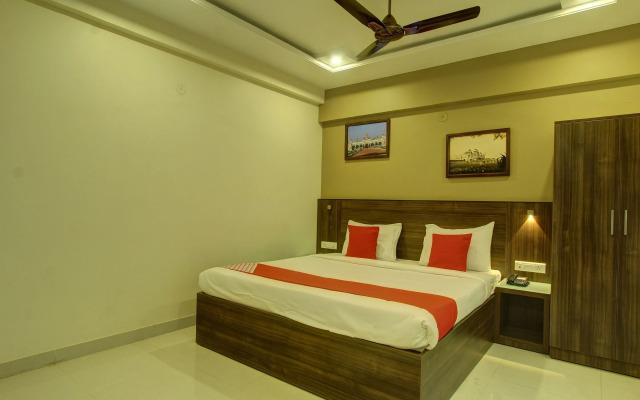 OYO 26698 Hotel Shringar Palace