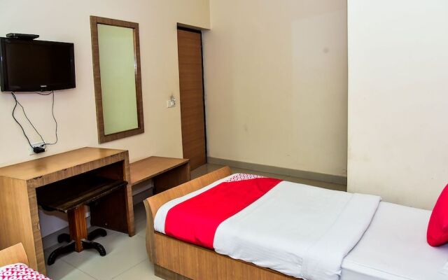 OYO 25127 Hotel Metro Palace