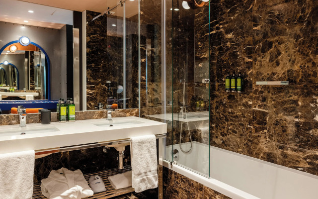 Cenica Porto Hotel, Curio Collection by Hilton