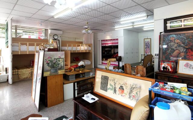 Jiji Art Backpackers Hostel