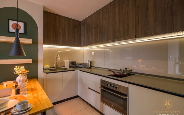 Datum Jelatek Sky Residence KLCC, Five Senses
