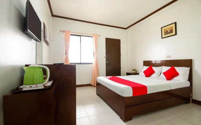 OYO 409 Bans Beach Resort