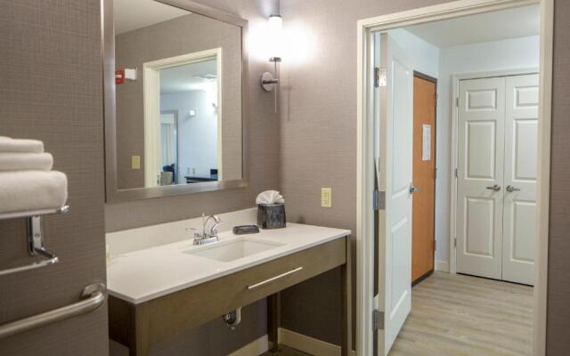 Holiday Inn Bloomington-Airport by IHG