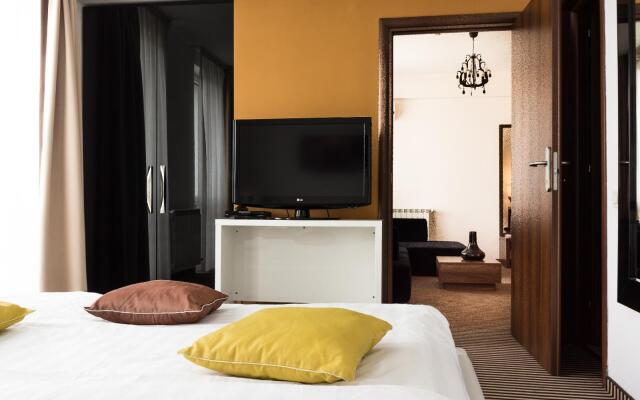 Alex & George Boutique Hotel