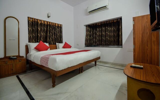 OYO 18671 Ashirwad Palace Hotel