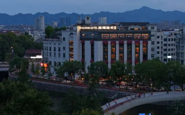 Maximin Hotel