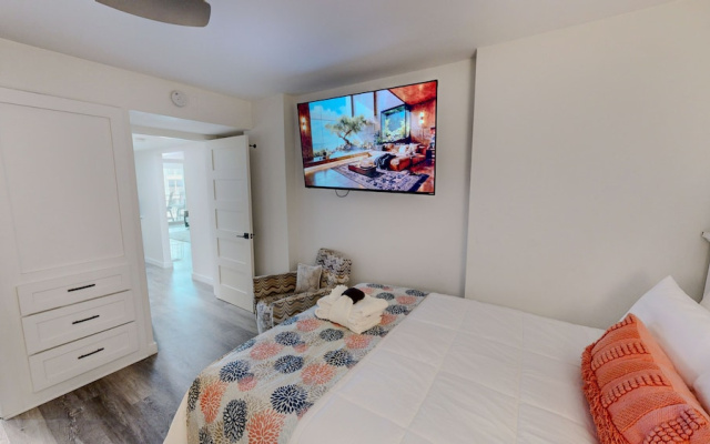 Shoreline Towers 1044 2 Bedroom Condo