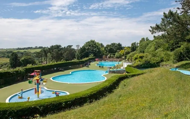 Elite Bluewater Lodge