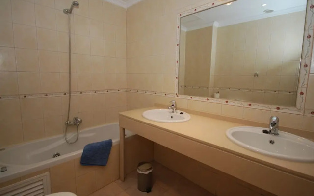 Luxurious Holiday Home in Quarteira Algarve