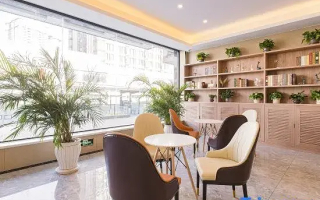 Yuh Hotel (Beijing Communication University Guanzhuang Metro Station Branch)