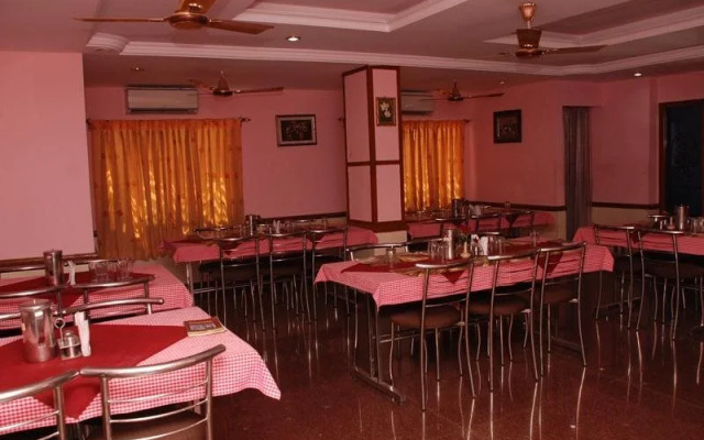 Hotel Dwaraka Inn