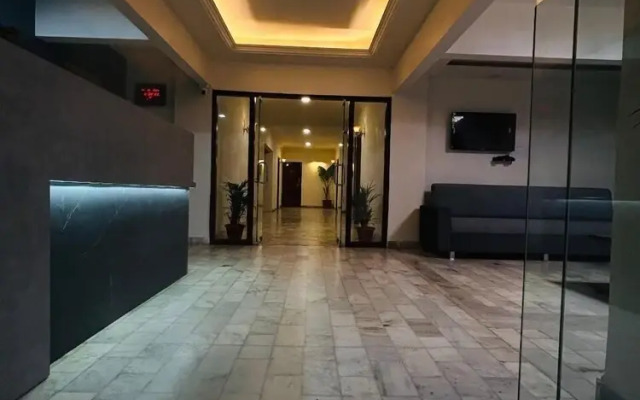 Hotel 7 Cr