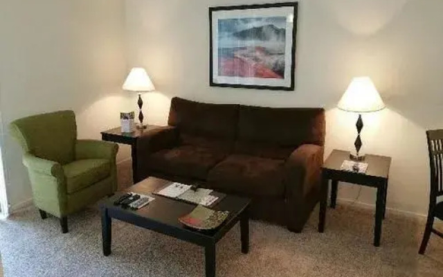 River Oaks Apartments