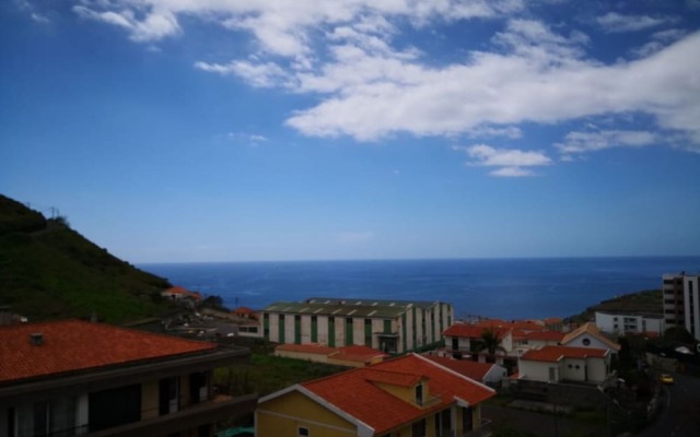 Impeccable 4-bed Apartment in Funchal