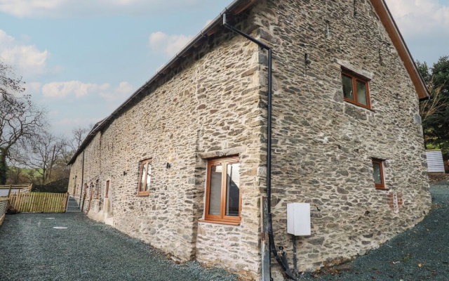 Godre'r Gyrn, Plas Moelfre Hall Barns