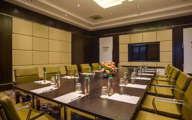 Crowne Plaza Nairobi Airport, an IHG Hotel