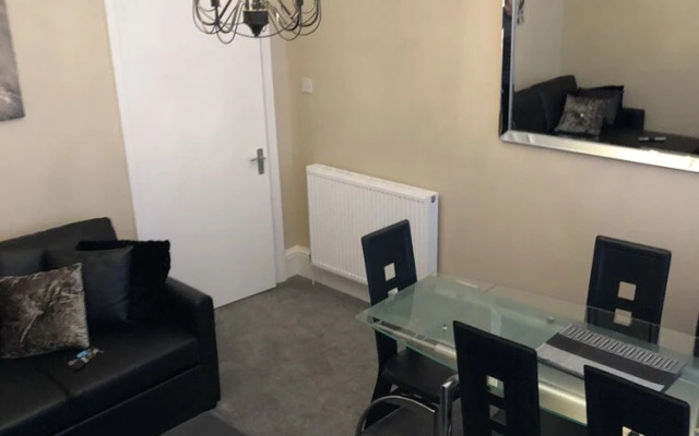 Ground Floor Apartment near GLA Airport