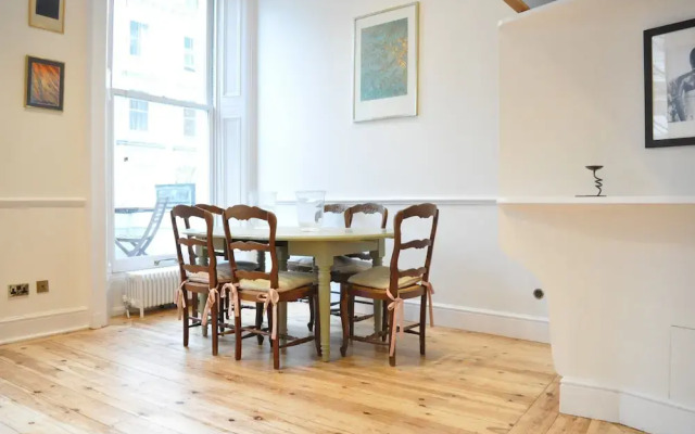 2 Bedroom Apartment in Great Location