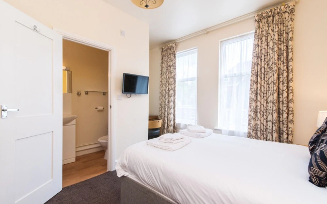 The Linden Leaf Rooms - Classy Studios