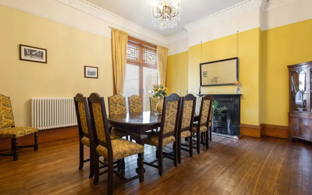 Host Stay Chatsworth Townhouse II