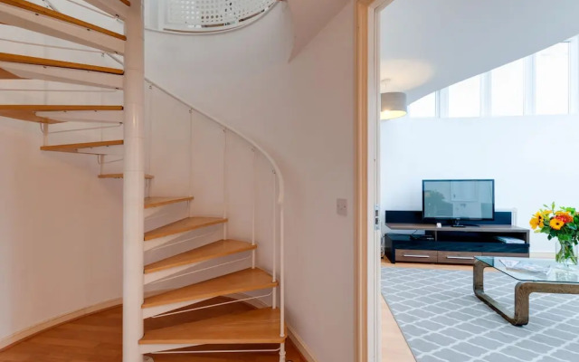 Base Serviced Apartments - The Docks