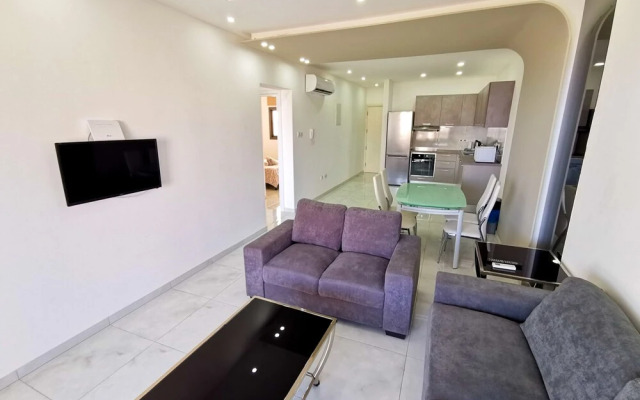 Sunny Daze Seaview Apartment