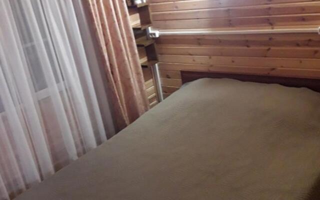 Домик у озера