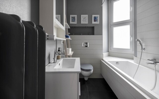 Roxy by Q4Apartments