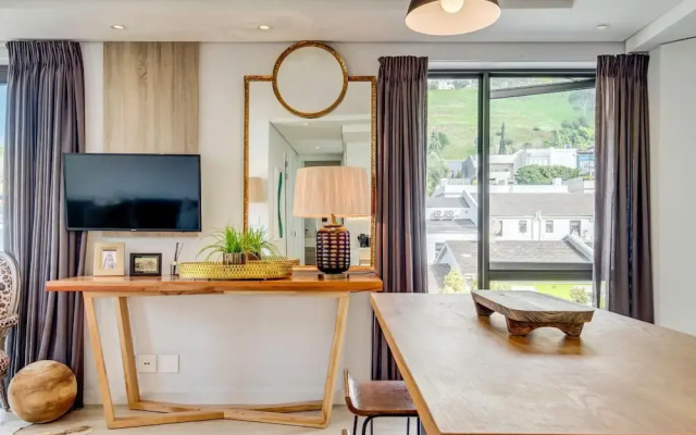 Beautiful Apartment With Mountain Views 404 on N