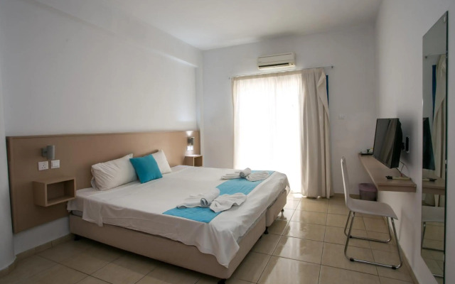 Sea Cleo Napa Hotel & Annex