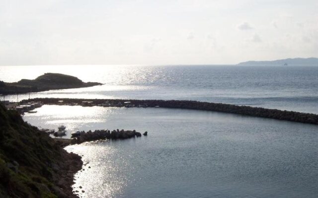 Thomas Bay Hotel