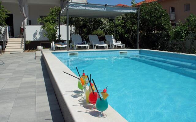 Boris - With Pool - A3