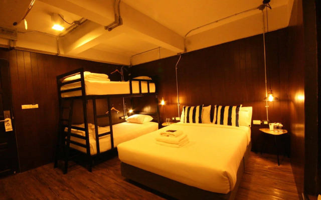 STrips the Poshtel - Hostel